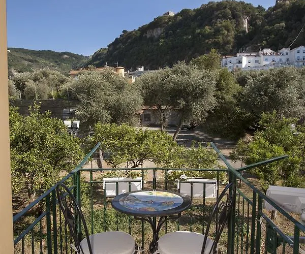 Golfo Delle Sirene Bed & Breakfast 4*